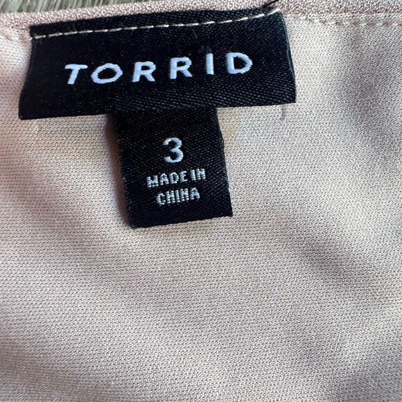 Torrid Summer Top Plus Size 3X Dust Of Roses Fawn Crepe Zip Front Peplum - Picture 10 of 10